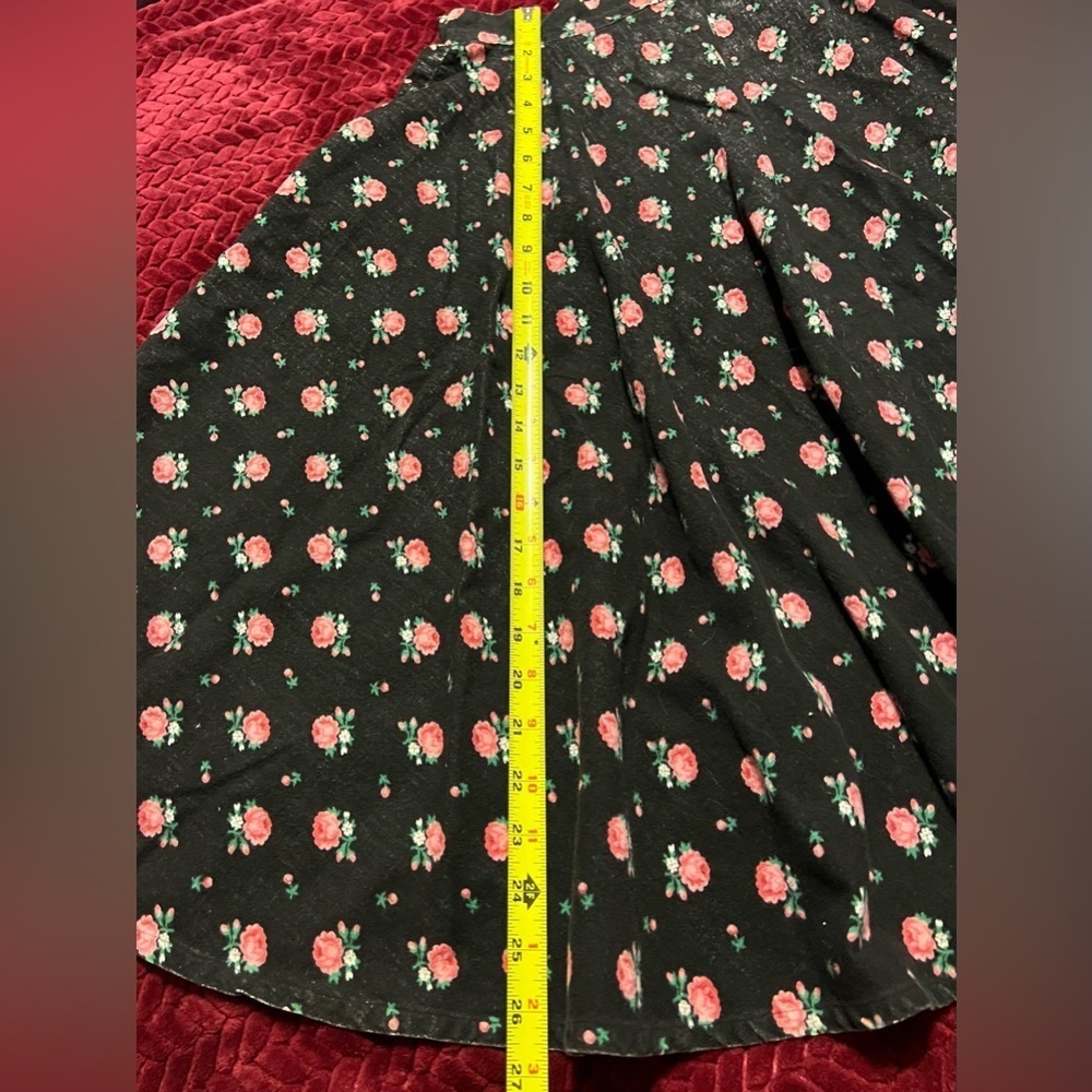True Vintage 1950’s Black W/ Roses Cotton Felt A-line Circle Skirt XSmall 24” UC - Picture 5 of 8